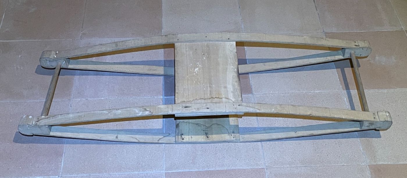 Artigianato Popolare: Antico Scaldaletto "monaco" In Legno Curvato