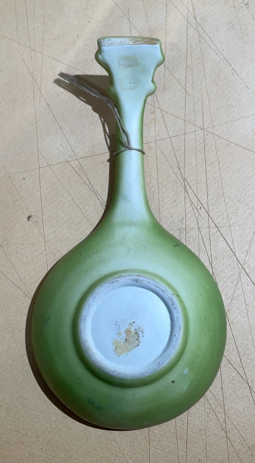 Ceramica Artistica A Forma Di Chitarra Con Natura Morta