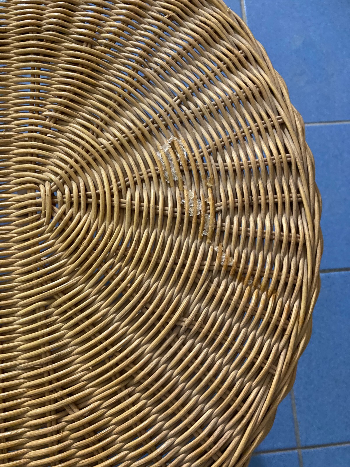 Grazioso Tavolino Ovale In Stile Bambù. Complemento d'Arredo Di Modernariato.