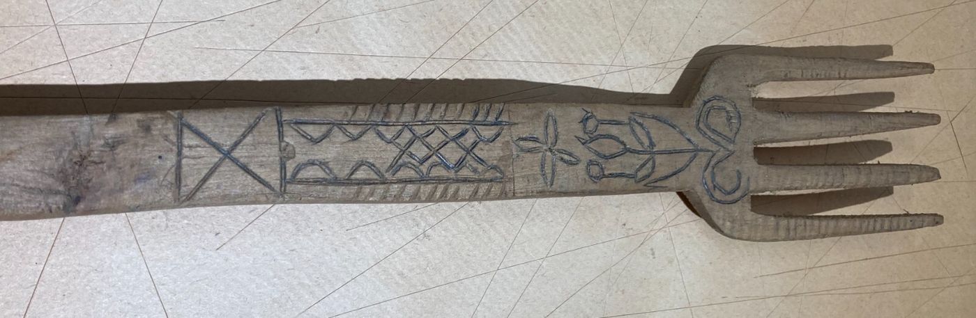 Folklore   Artigianato Popolare Del Legno   Forchettone Con Decori Incisi d'Epoca