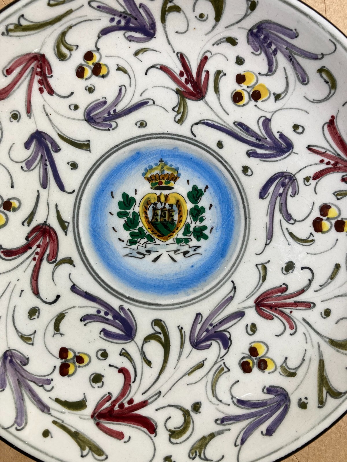 Piatto Figurato Con Stemma Di San Marino, Manifattura Marmaca