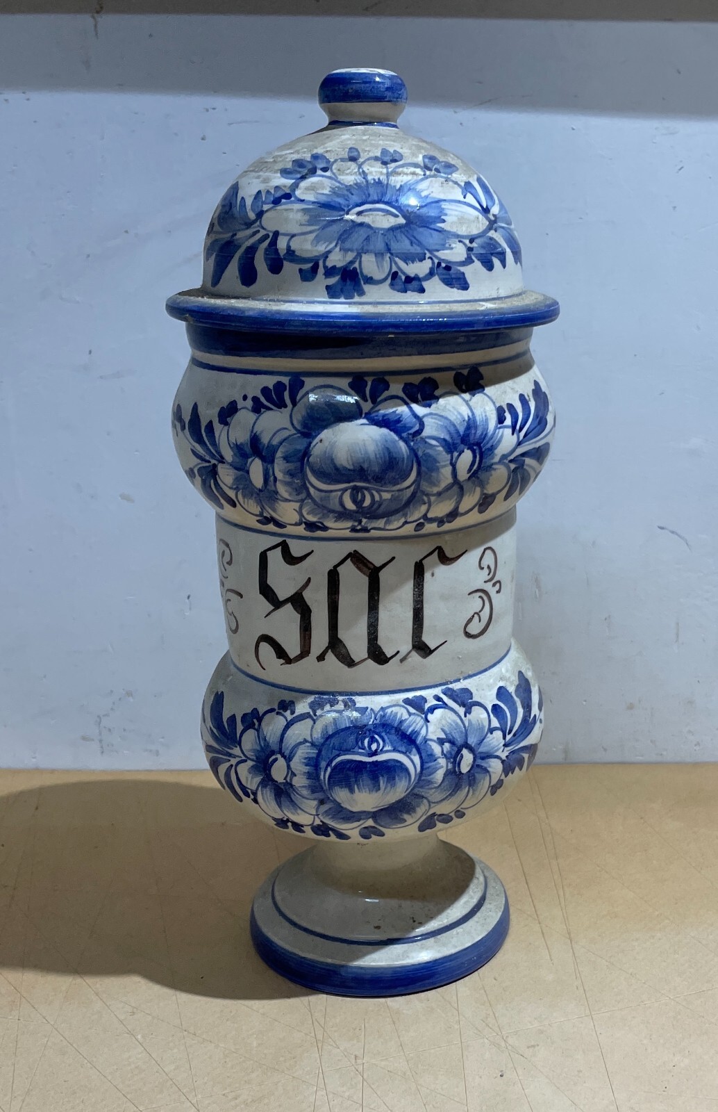 Soprammobile Decorativo In Ceramica A Forma Di Albarello Da Farmacia