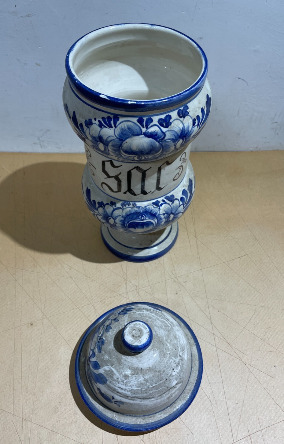 Soprammobile Decorativo In Ceramica A Forma Di Albarello Da Farmacia
