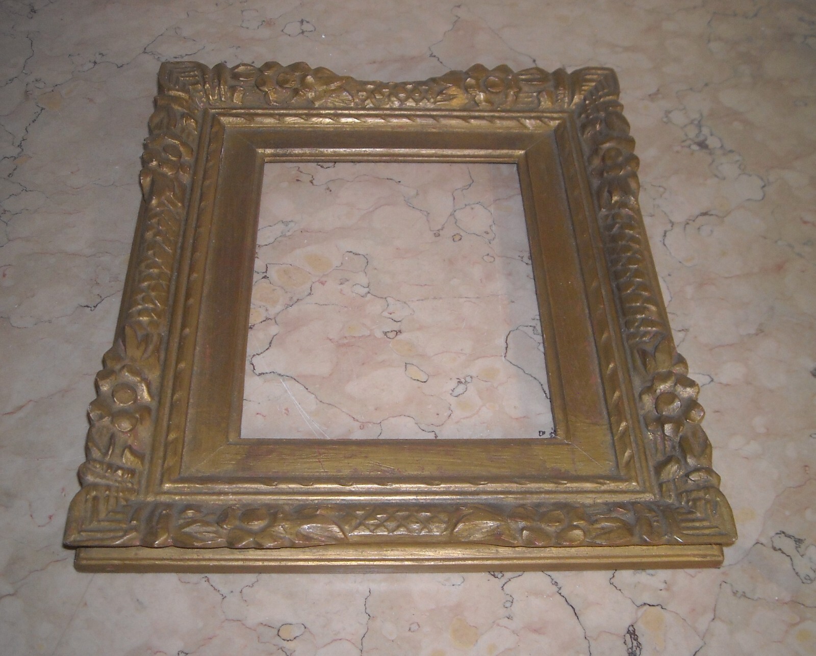 Cornice d'Epoca Decorativa Con Rilievi Floreali E Finitura Brunita