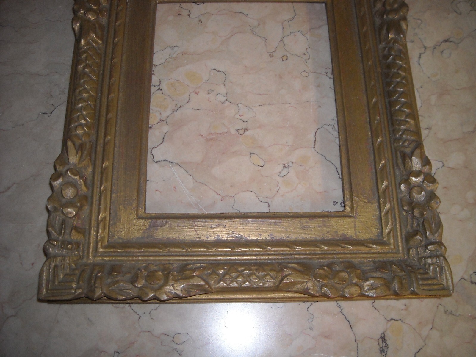 Cornice d'Epoca Decorativa Con Rilievi Floreali E Finitura Brunita
