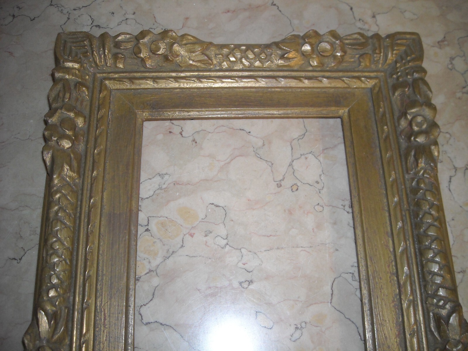 Cornice d'Epoca Decorativa Con Rilievi Floreali E Finitura Brunita