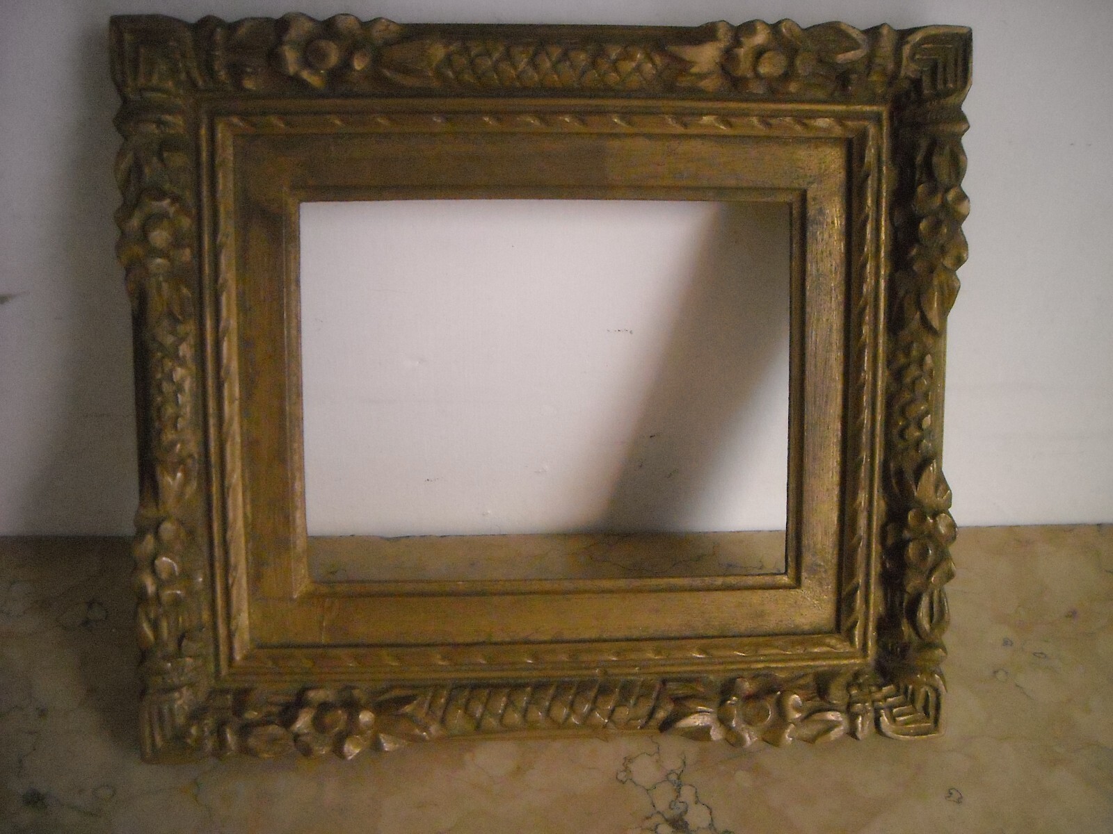 Cornice d'Epoca Decorativa Con Rilievi Floreali E Finitura Brunita
