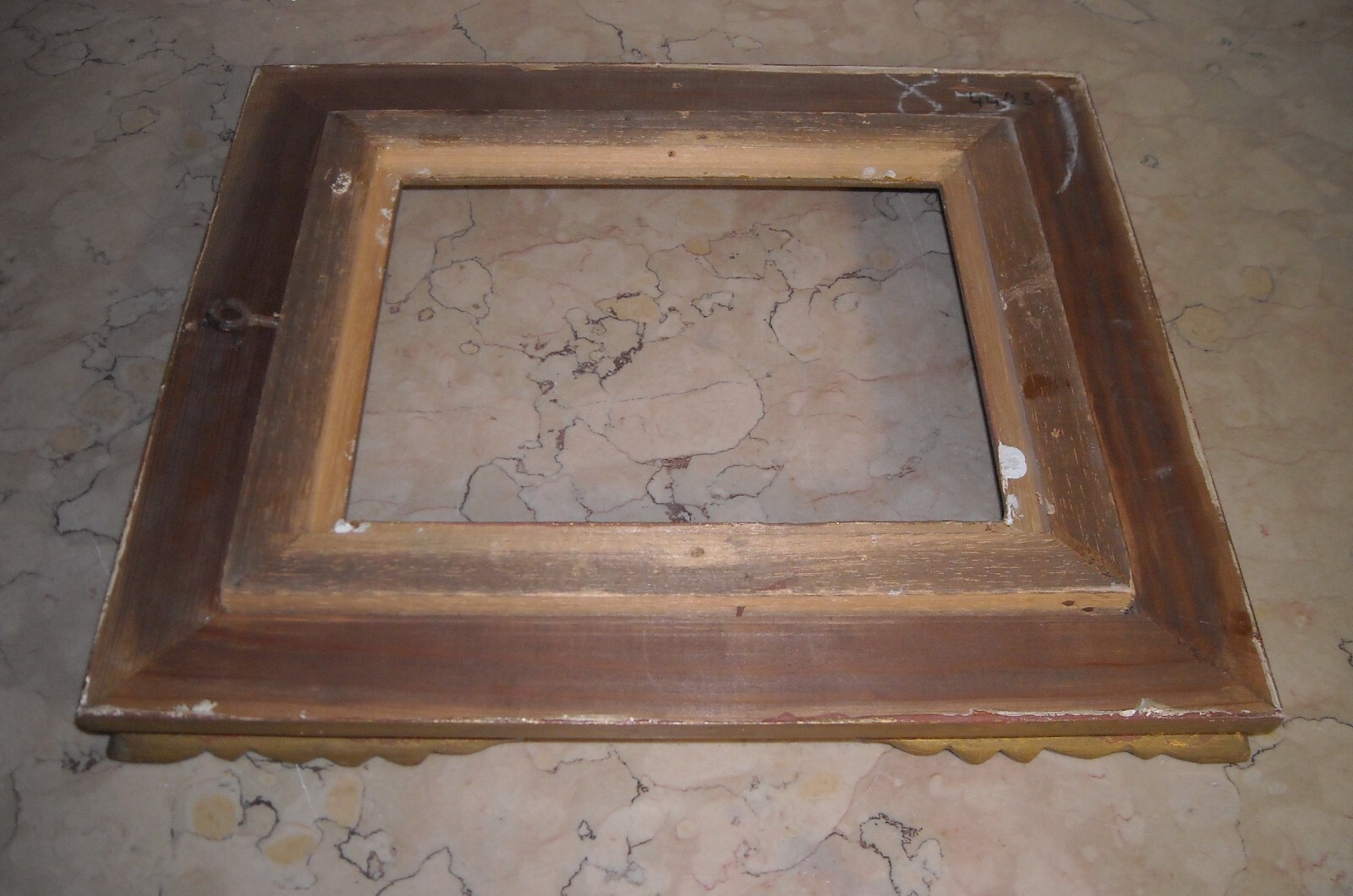 Cornice d'Epoca Decorativa Con Rilievi Floreali E Finitura Brunita