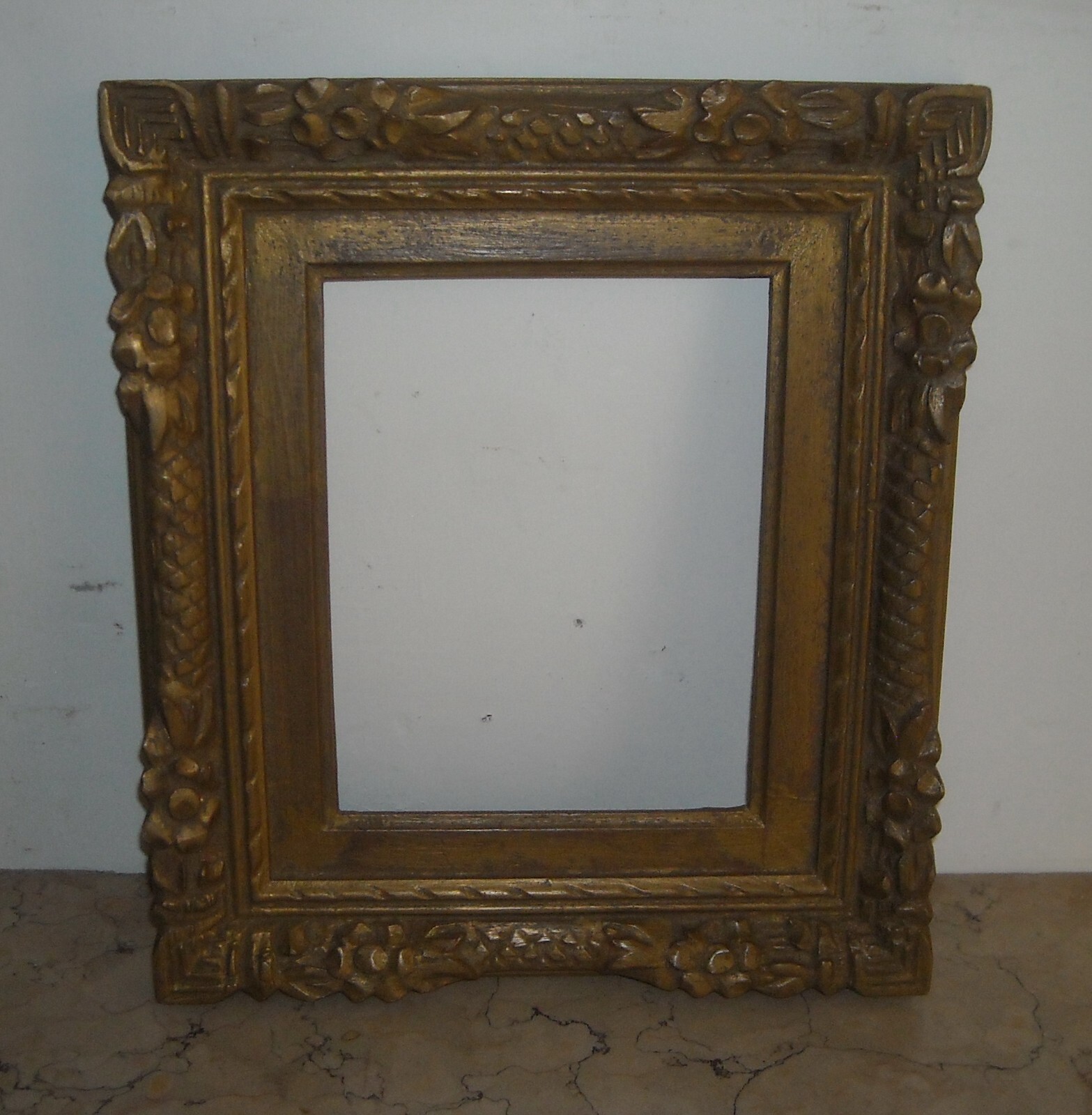 Cornice d'Epoca Decorativa Con Rilievi Floreali E Finitura Brunita