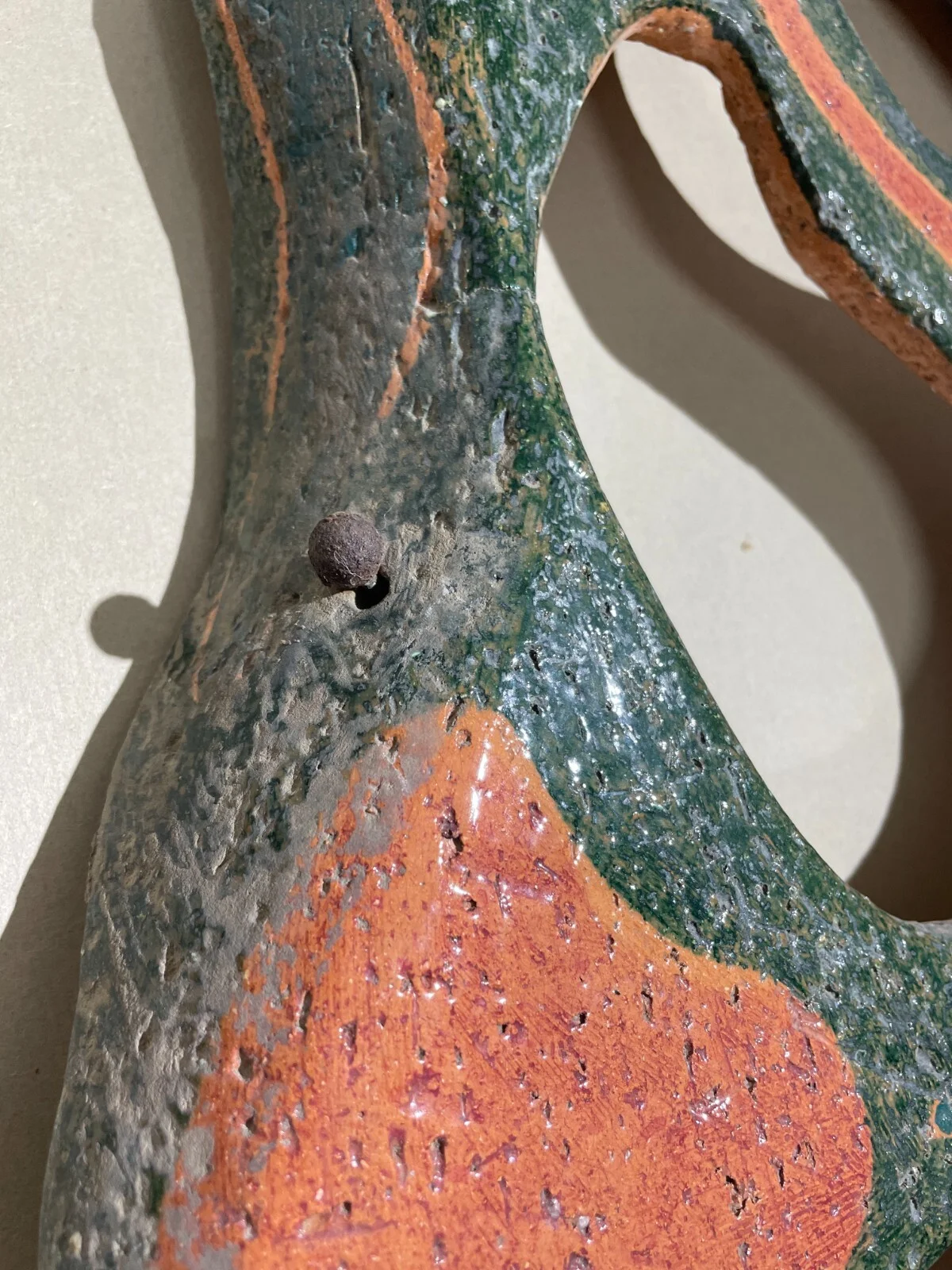 Arte della Ceramica: Pannello Decorativo in Scultura Informale