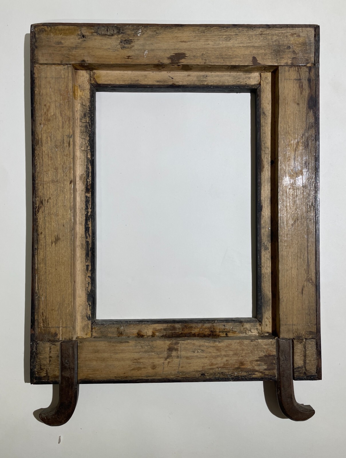 Antica Cornice In Legno Con Decorazione In Carta Dorata Applicata