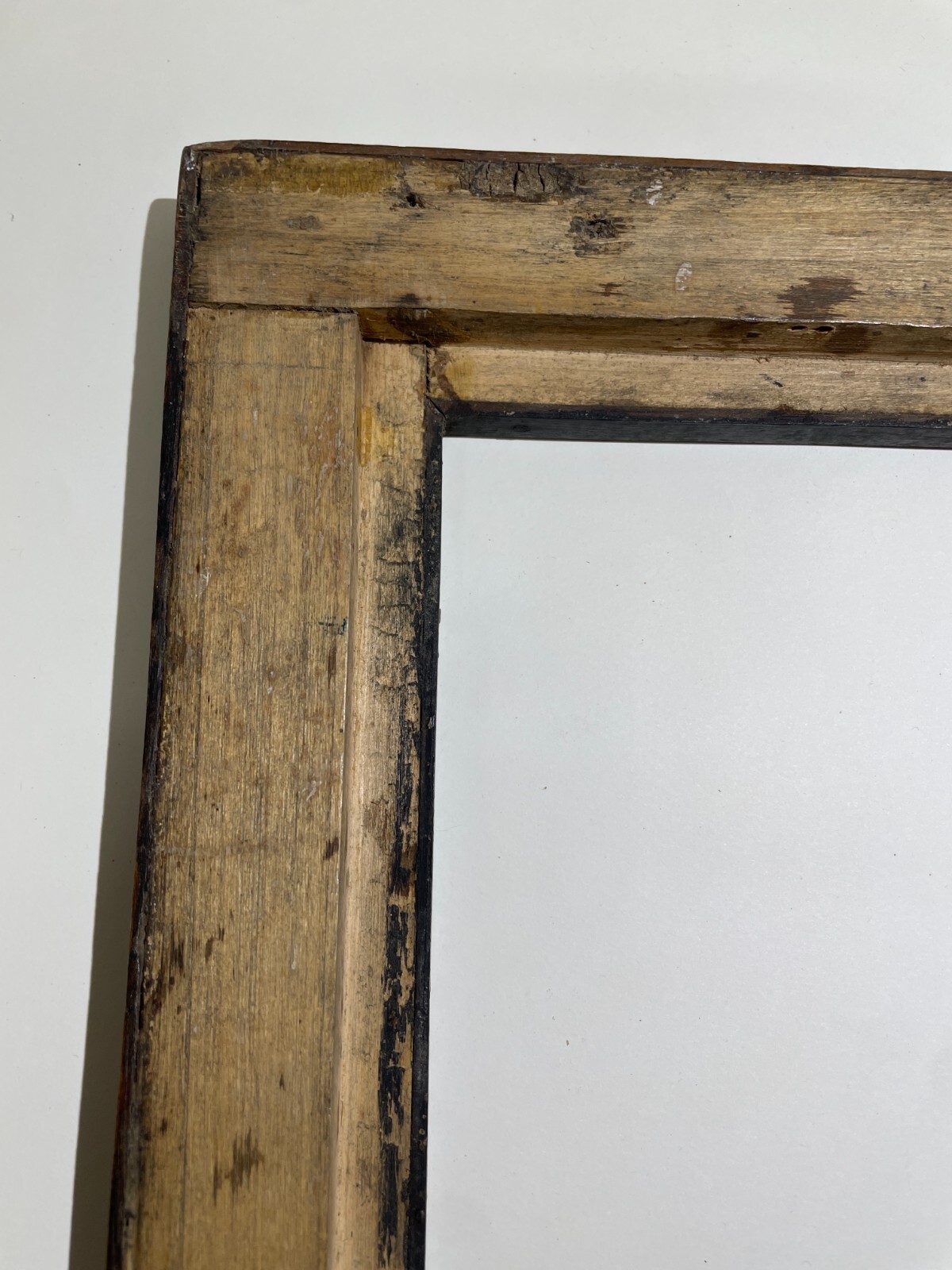 Antica Cornice In Legno Con Decorazione In Carta Dorata Applicata