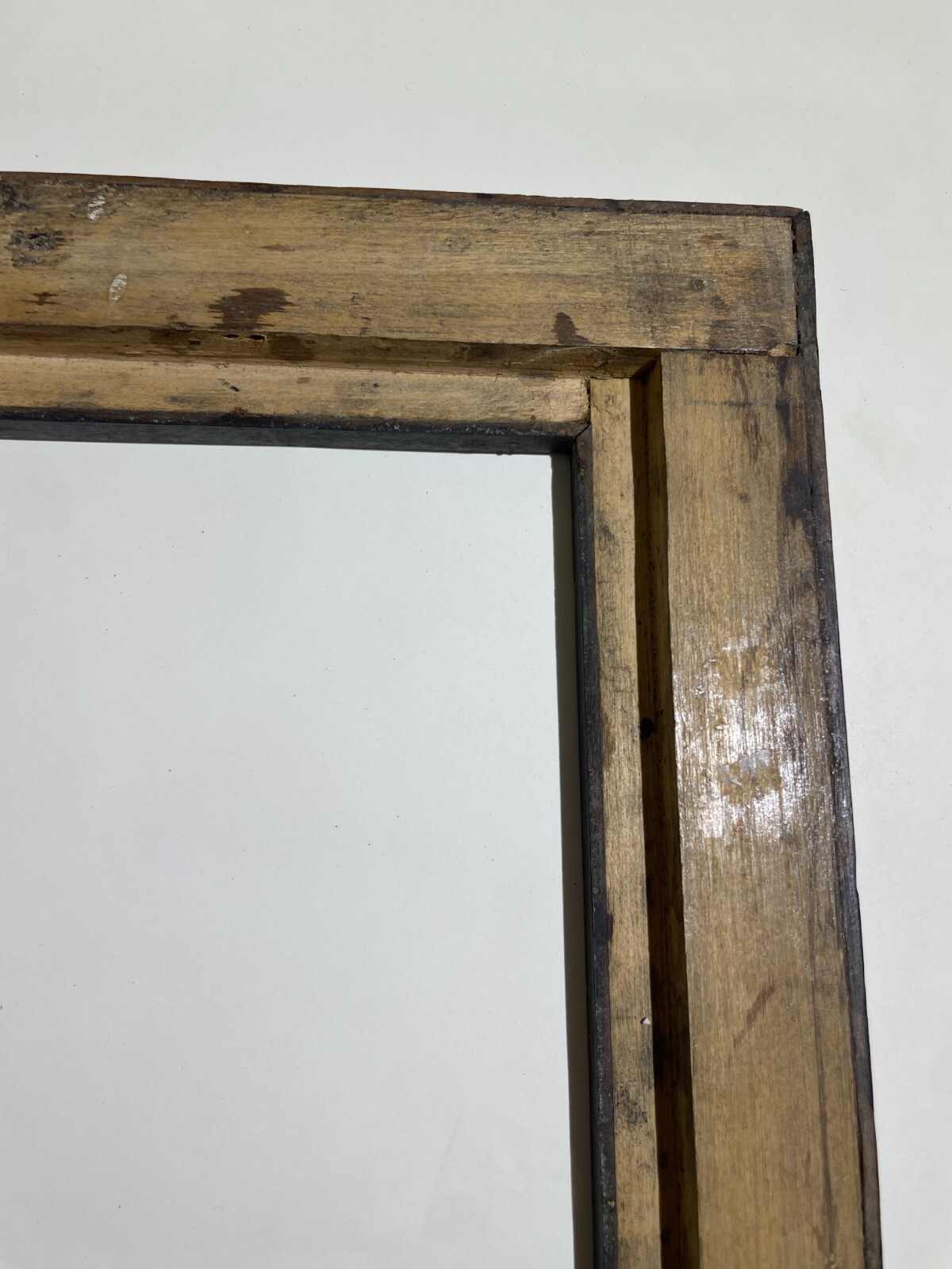 Antica Cornice In Legno Con Decorazione In Carta Dorata Applicata
