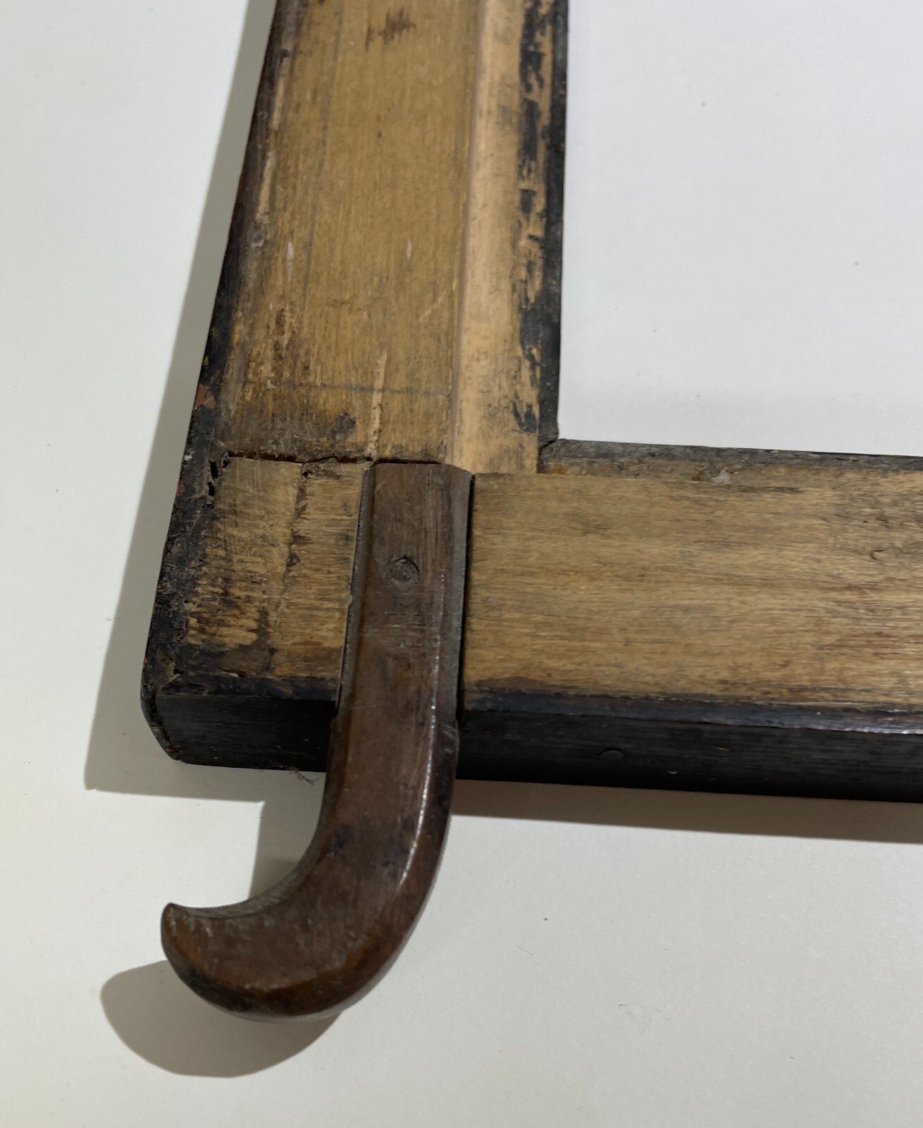 Antica Cornice In Legno Con Decorazione In Carta Dorata Applicata