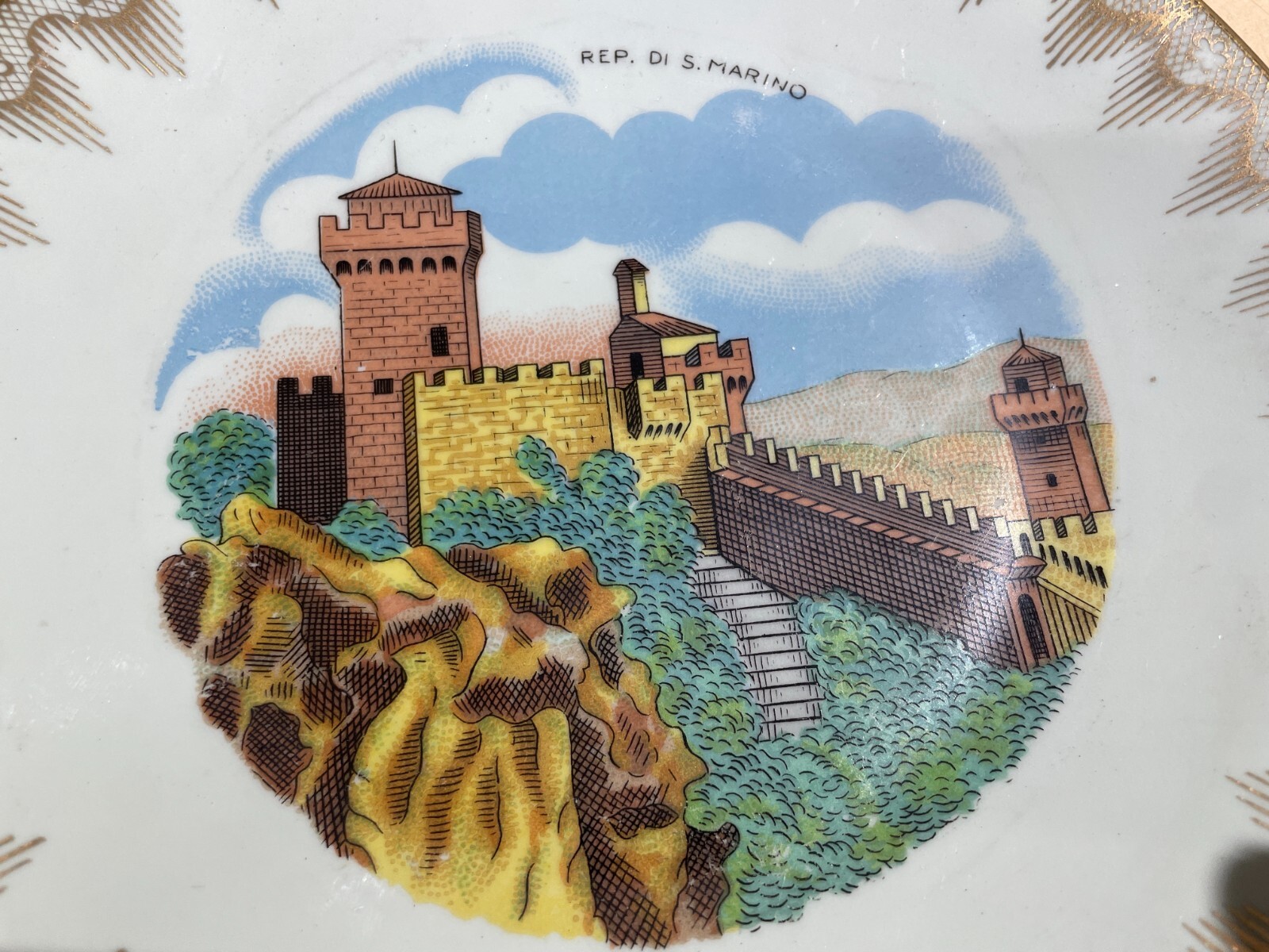 Piatto Figurato E Pubblicitario Della Repubblica Di San Marino In Porcellana