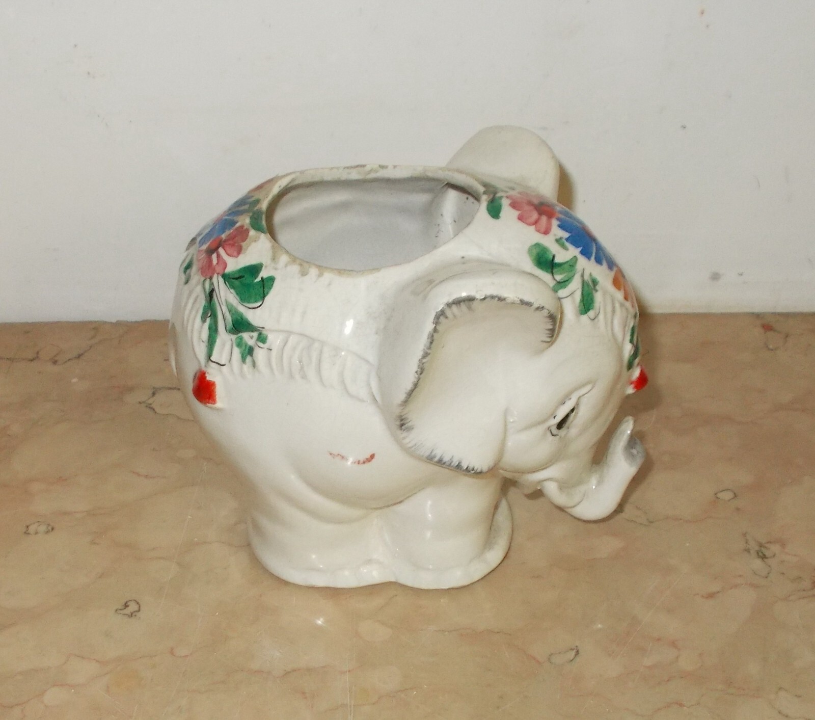 Scultura In Ceramica A Forma Di Elefantino Con Decori Floreali