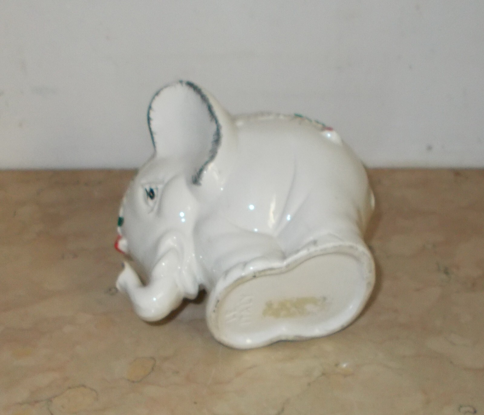 Scultura In Ceramica A Forma Di Elefantino Con Decori Floreali