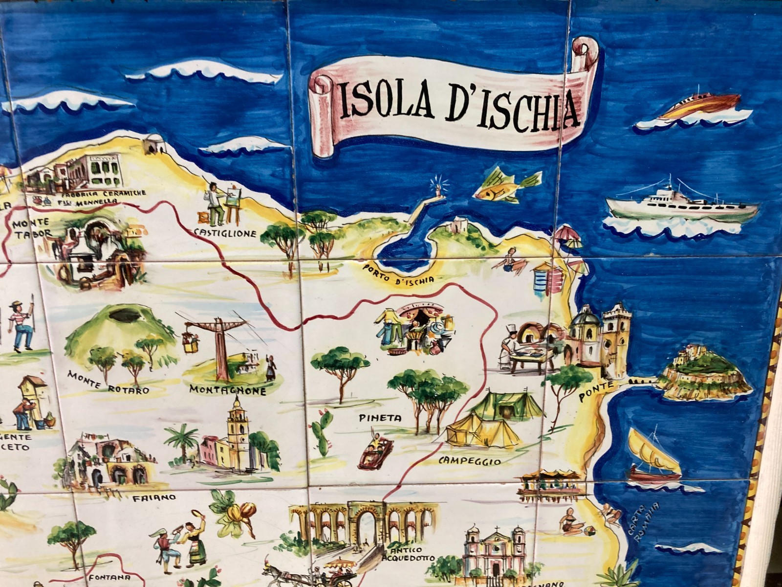Isola d'Ischia. Grande Pannello Cartografico In Ceramica Dipinta A Mano