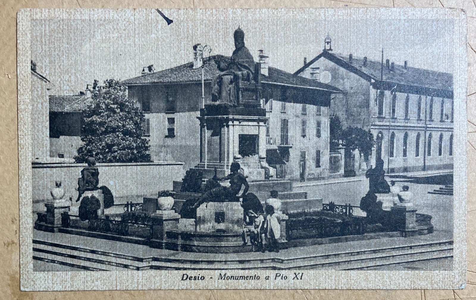 Desio. Monumento A Pio XI. Animata Veduta Architettonica. Roncoroni. Cartolina.