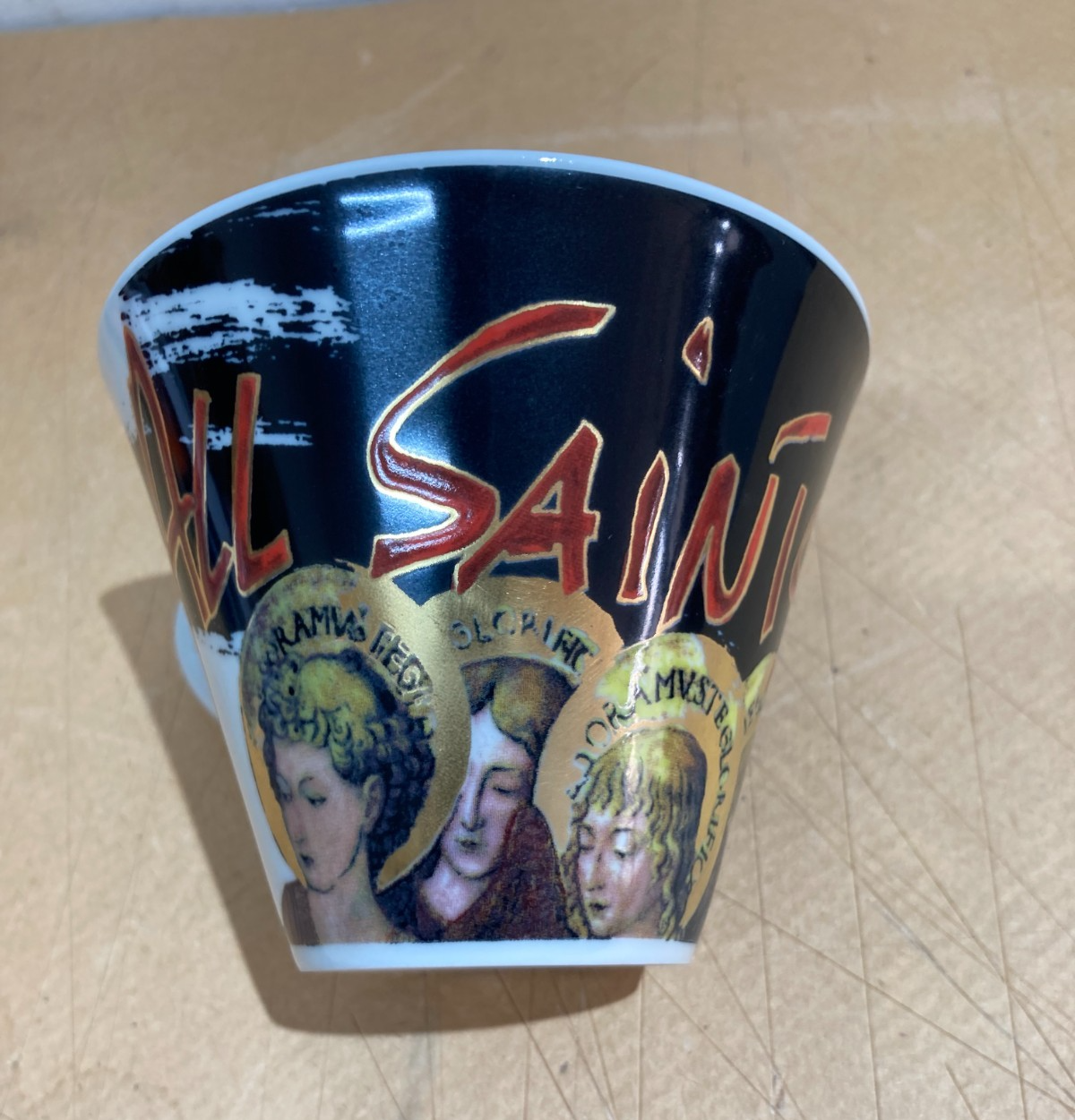 All Saints Here   Tazza Decorativa In Porcellana Con Immagini Devozionali