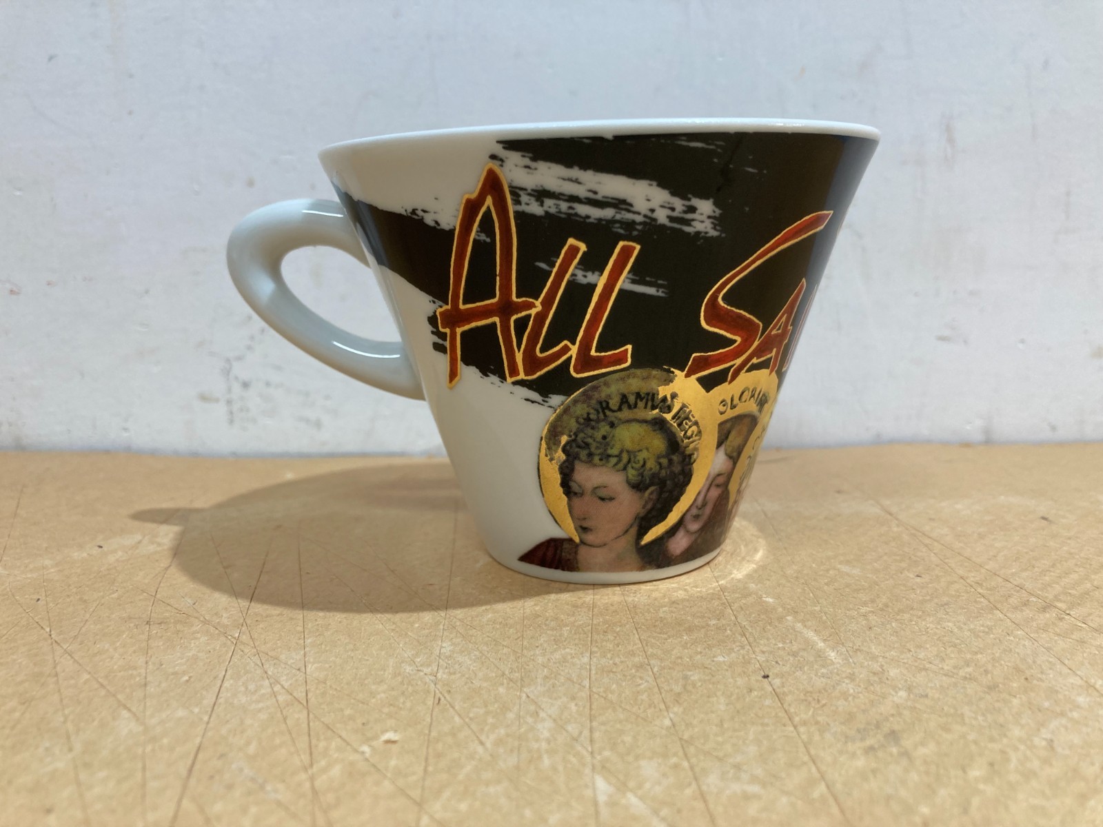 All Saints Here   Tazza Decorativa In Porcellana Con Immagini Devozionali