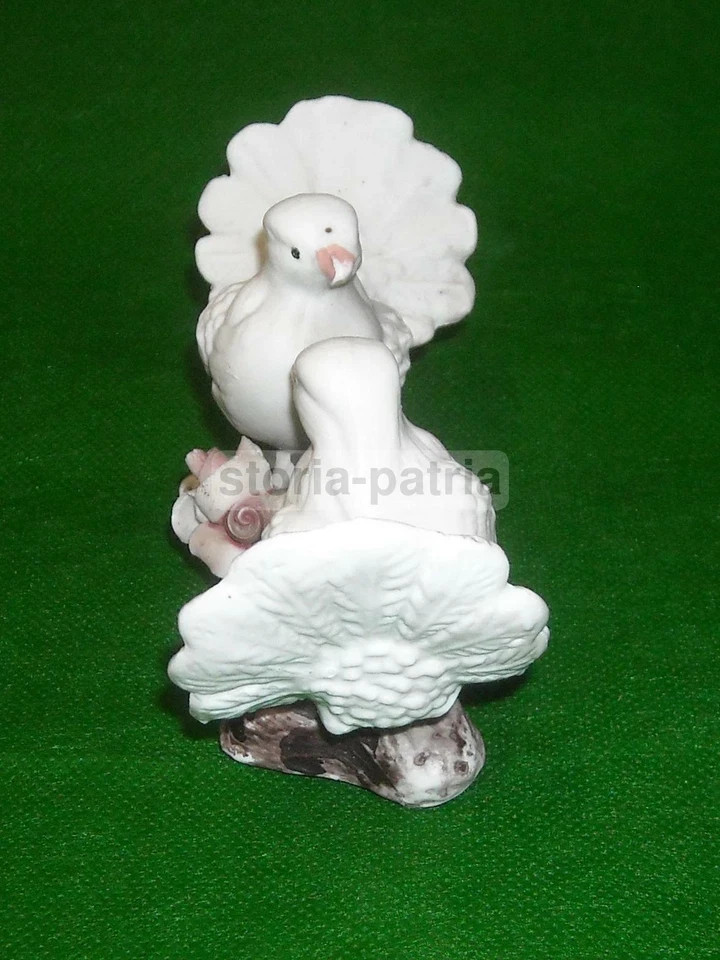 Scultura In Ceramica Raffigurante Coppia Di Colombine