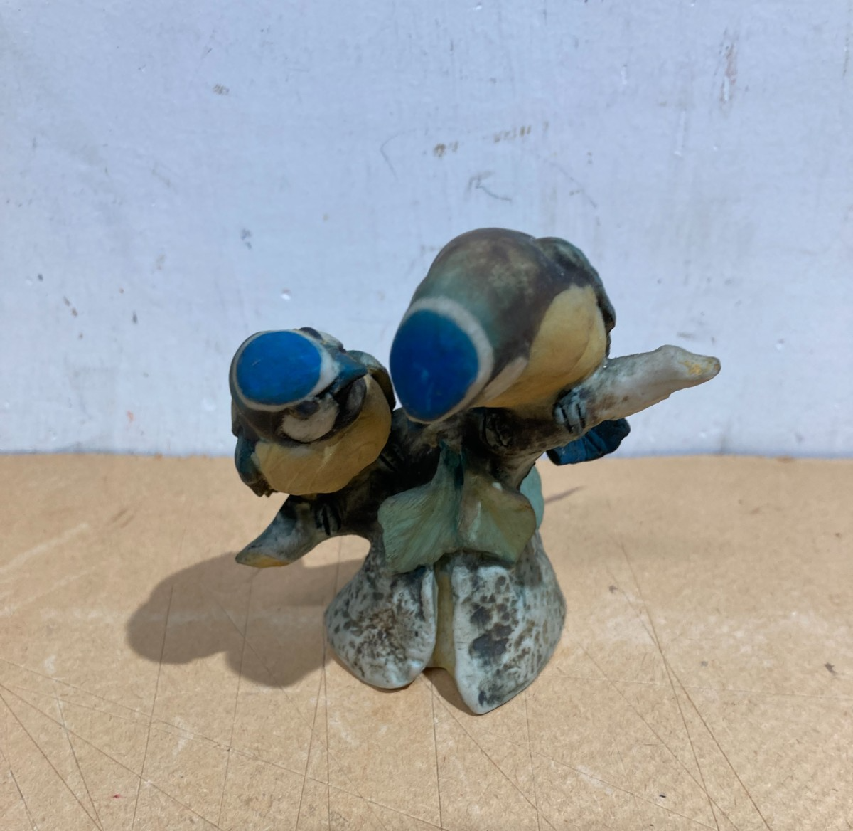 Scultura In Bisquit Con Coppia Di Uccellini Variopinti