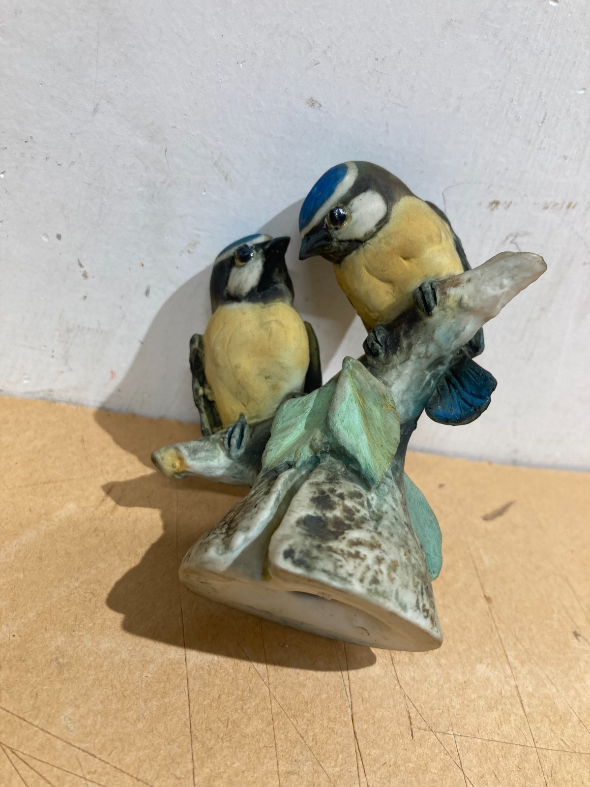 Scultura In Bisquit Con Coppia Di Uccellini Variopinti