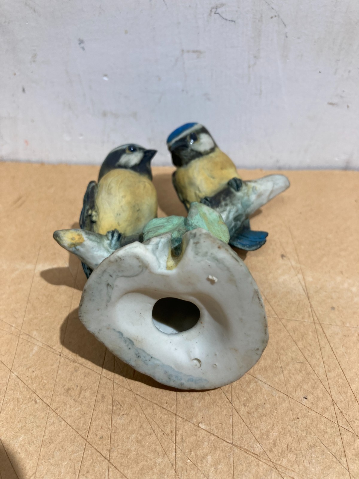 Scultura In Bisquit Con Coppia Di Uccellini Variopinti