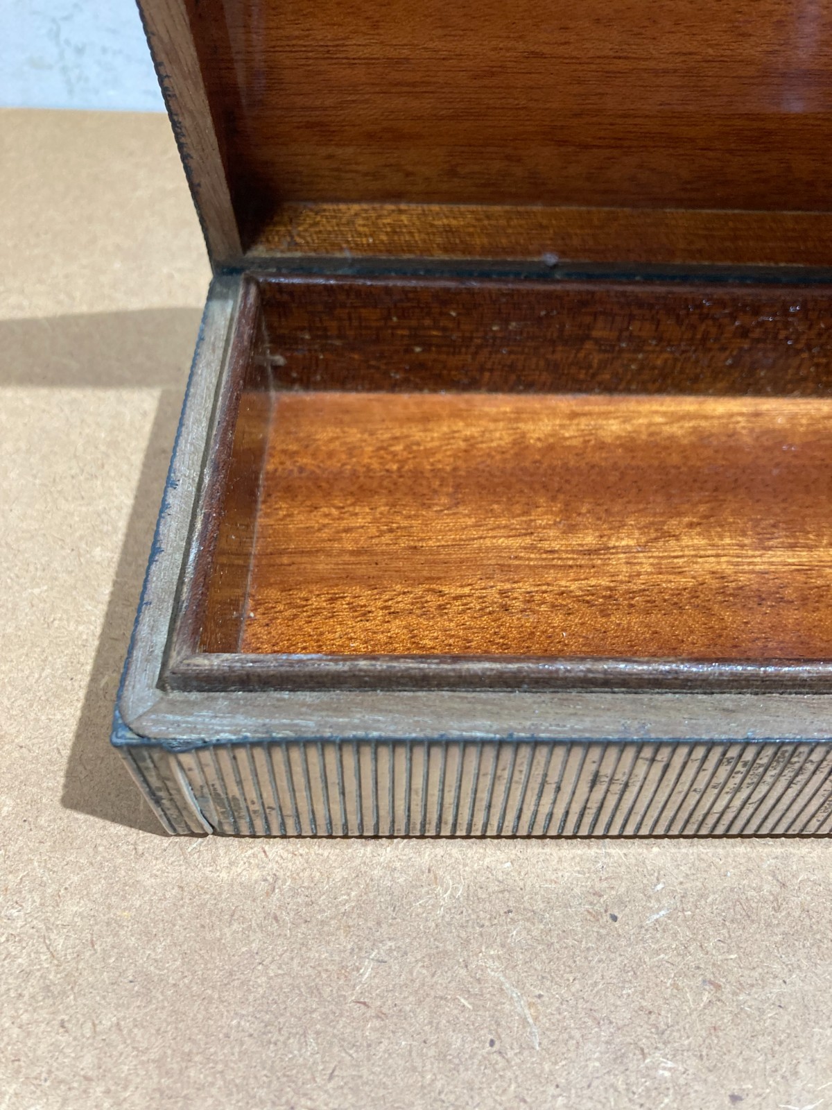 Cofanetto Decorativo In Metallo Argentato E Legno (metà Del Novecento)