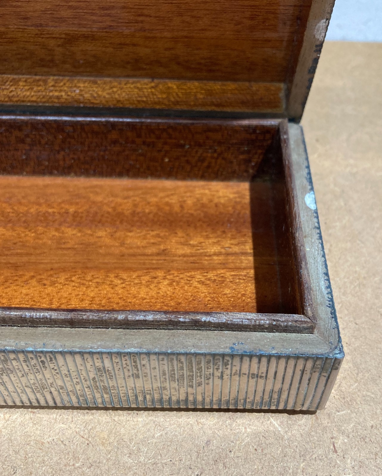 Cofanetto Decorativo In Metallo Argentato E Legno (metà Del Novecento)