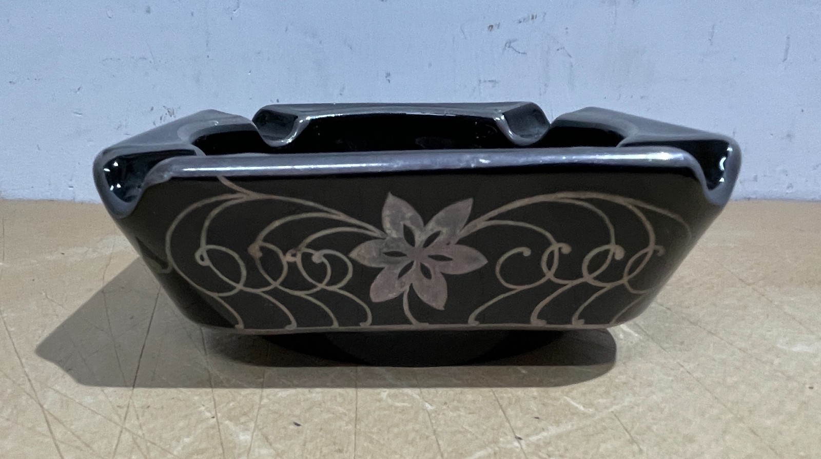 Posacenere d'Epoca In Vetro Bruno Laminato In Argento