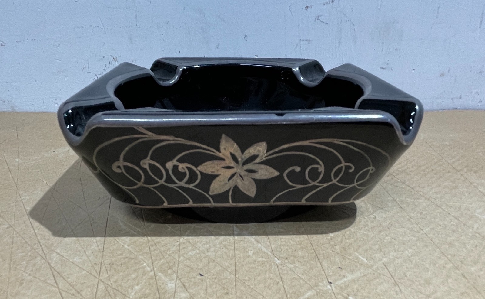 Posacenere d'Epoca In Vetro Bruno Laminato In Argento