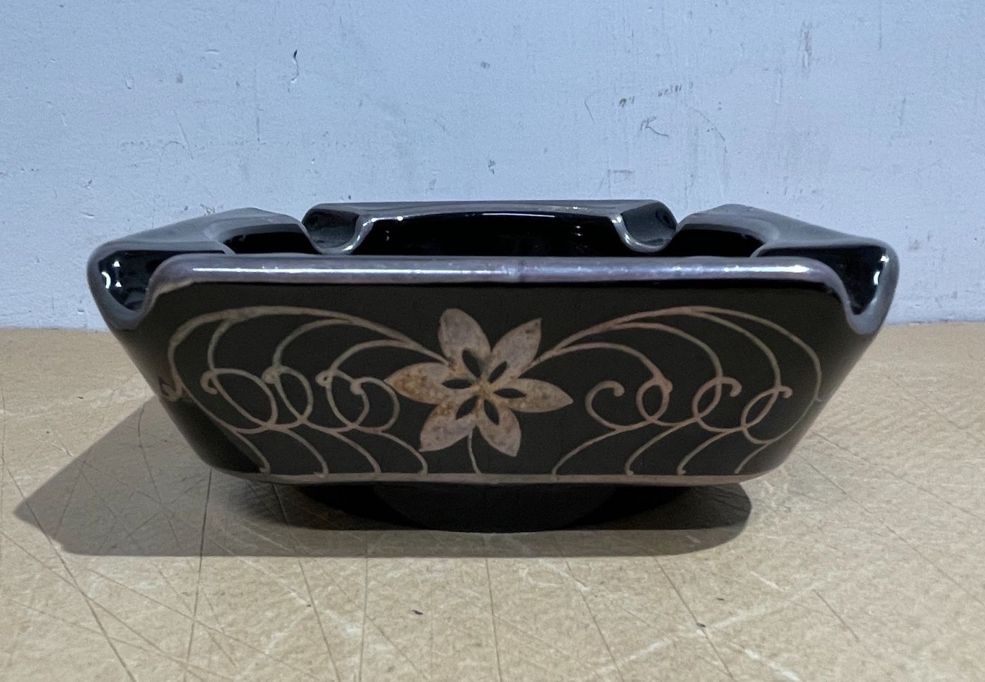 Posacenere d'Epoca In Vetro Bruno Laminato In Argento