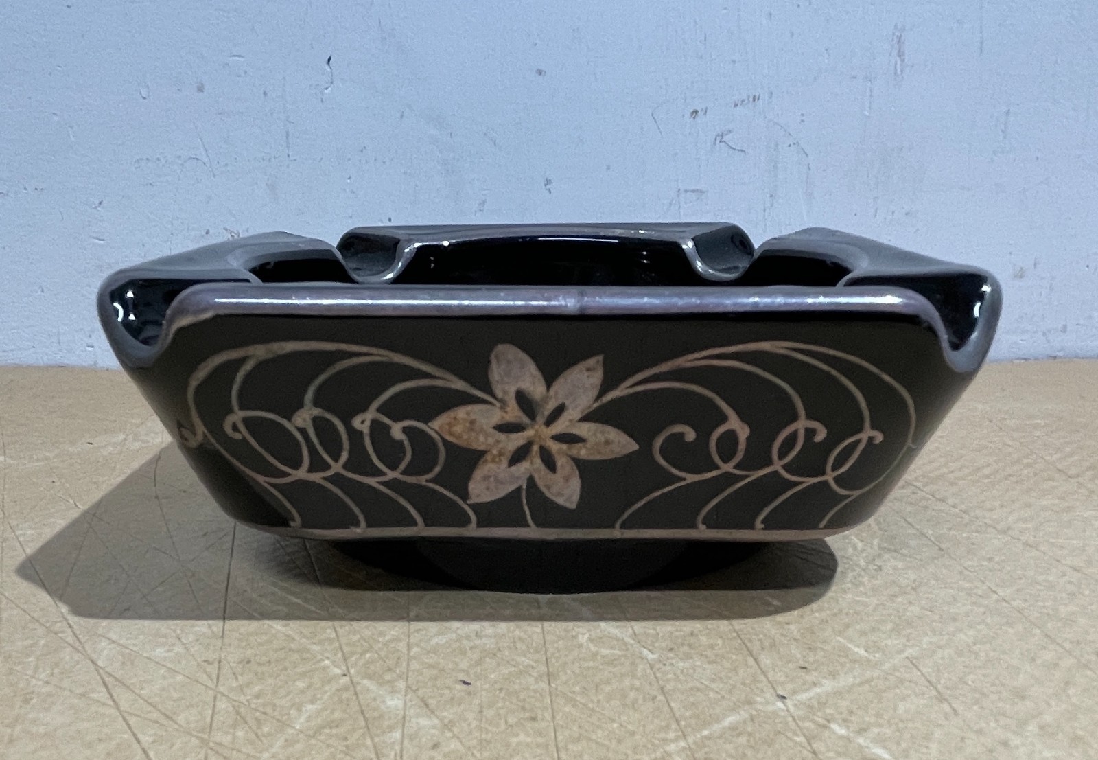 Posacenere d'Epoca In Vetro Bruno Laminato In Argento