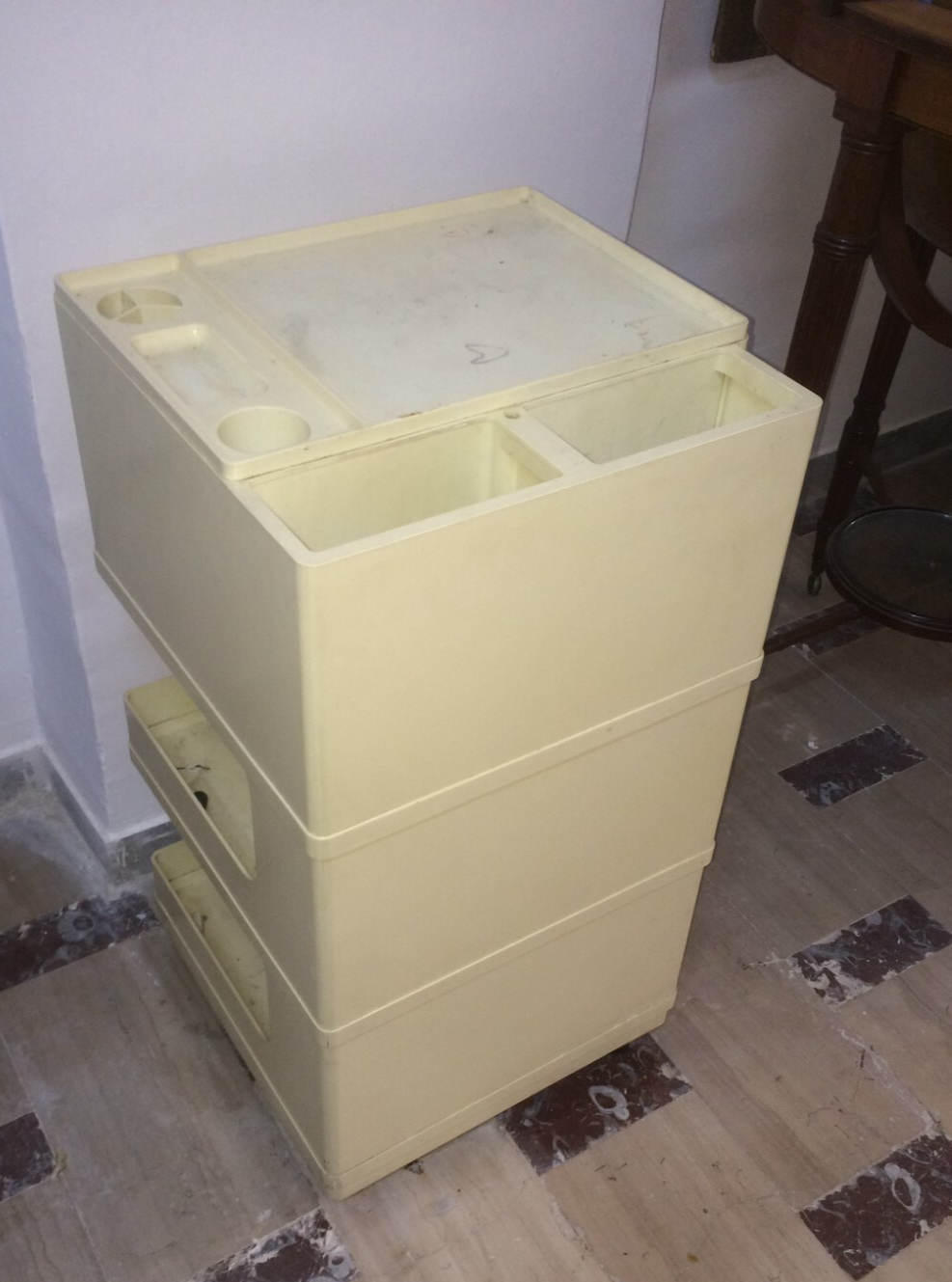 Carrello Da Ufficio Polistile Di Giovanni Pelis Per Neolt
