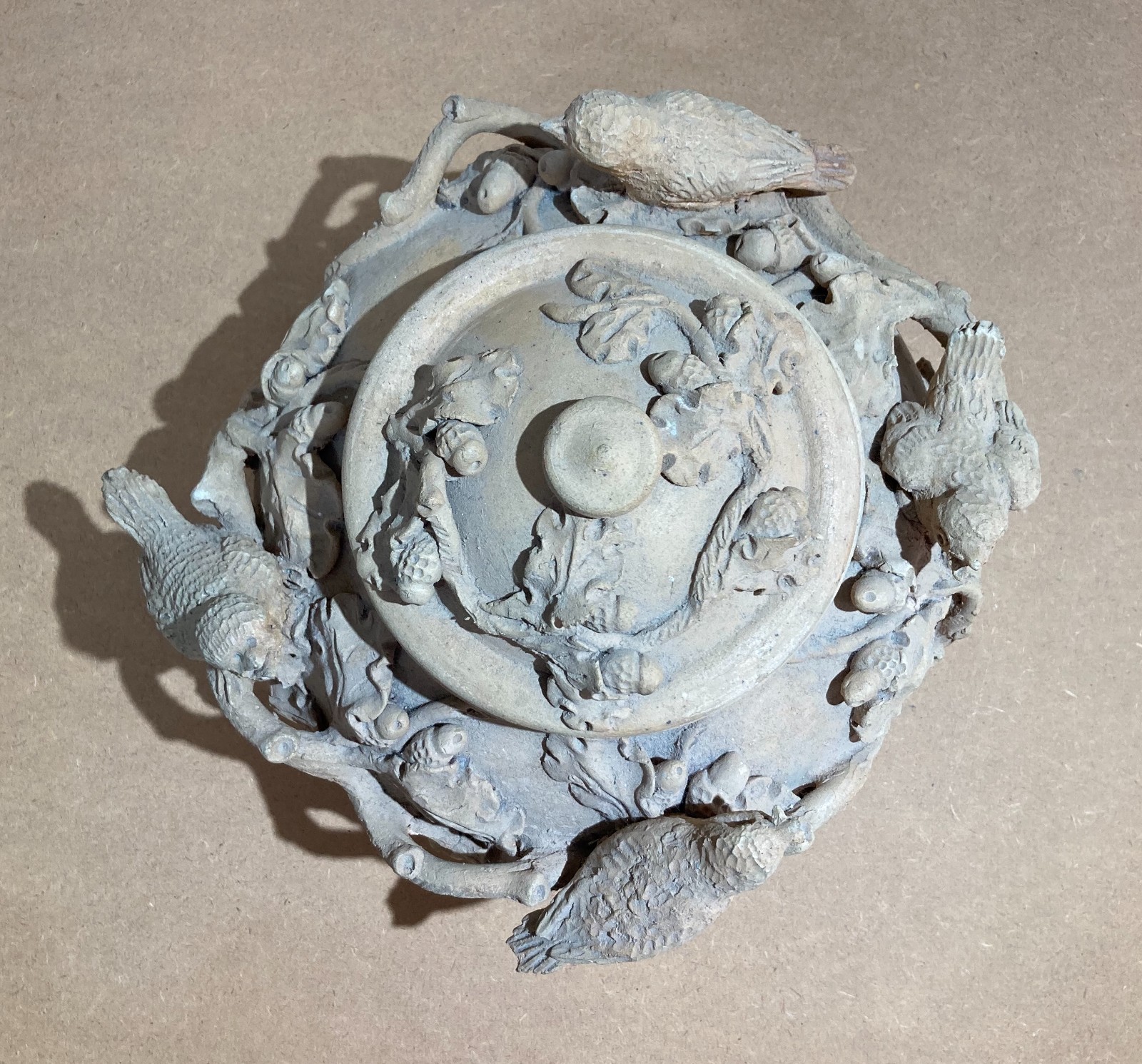 Arti Decorative Del '900: Soprammobile Artistico, Vaso Con Uccellini E Ghiande
