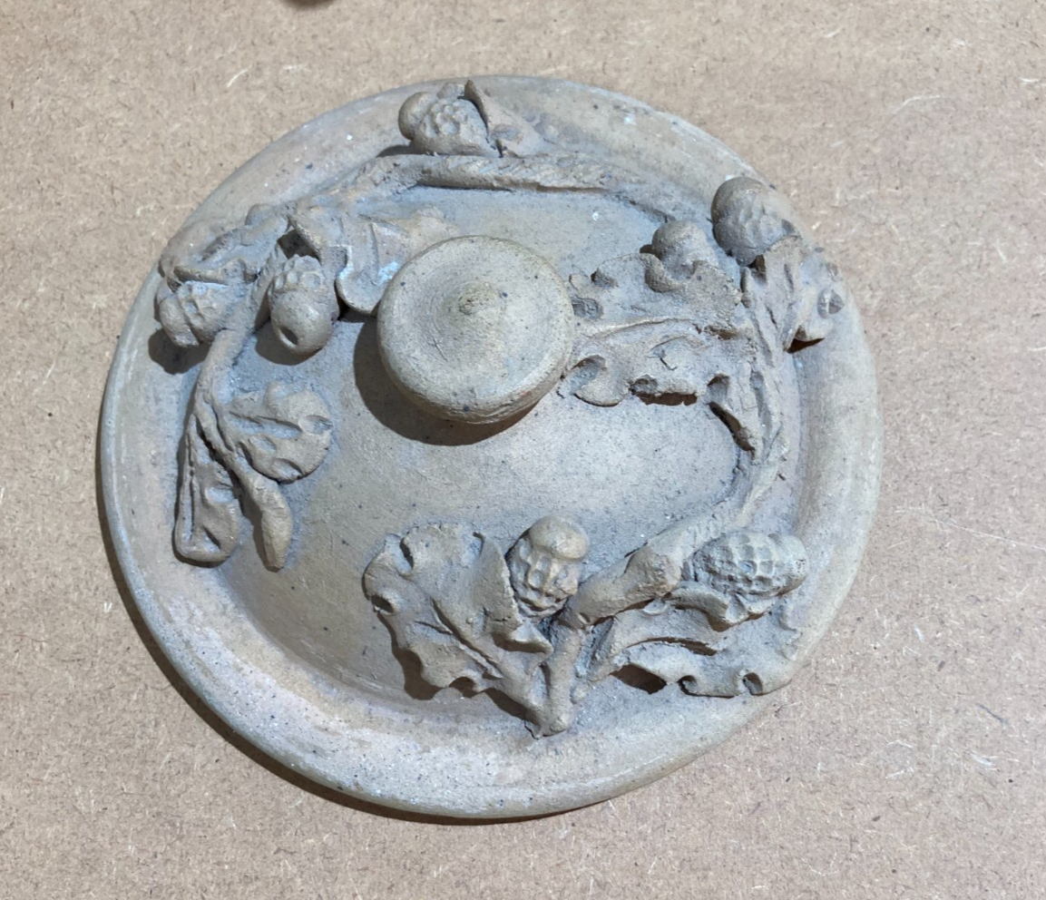 Arti Decorative Del '900: Soprammobile Artistico, Vaso Con Uccellini E Ghiande