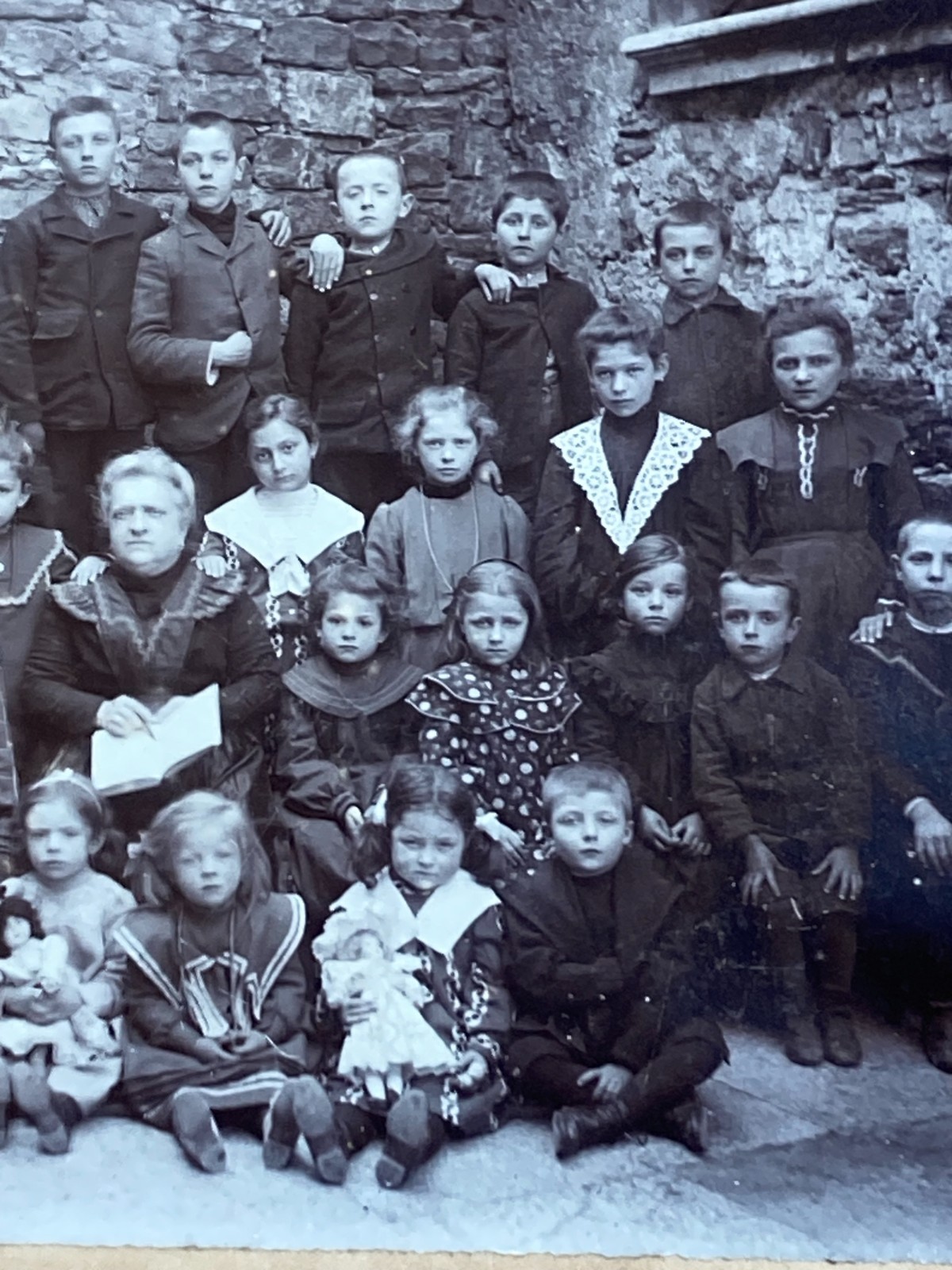 Napoli Baia: Folklore E Antica Fotografia Di Gruppo, 1905