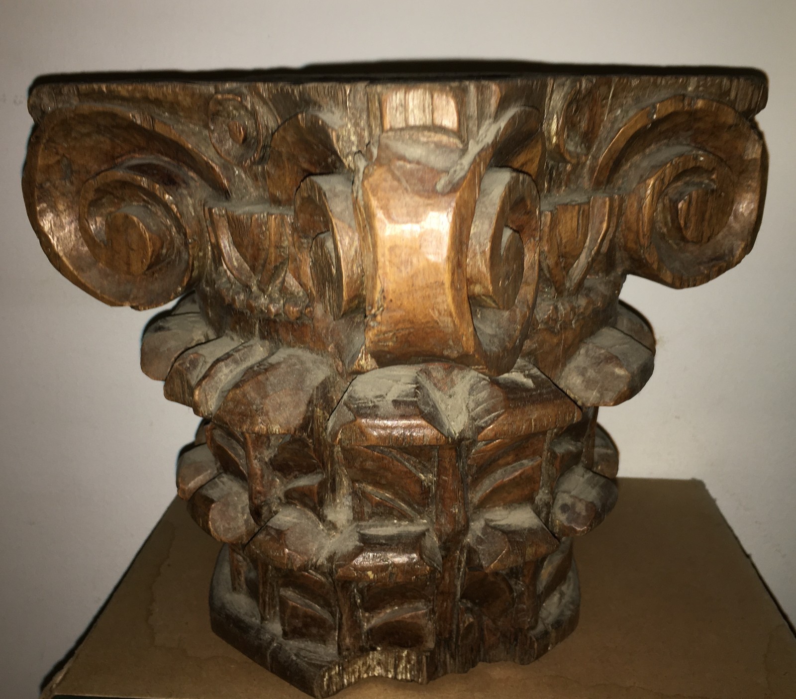 Capitello In Legno Intagliato: Scultura Architettonica Del XVIII Secolo