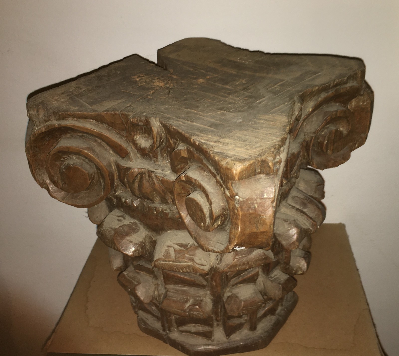 Capitello In Legno Intagliato: Scultura Architettonica Del XVIII Secolo