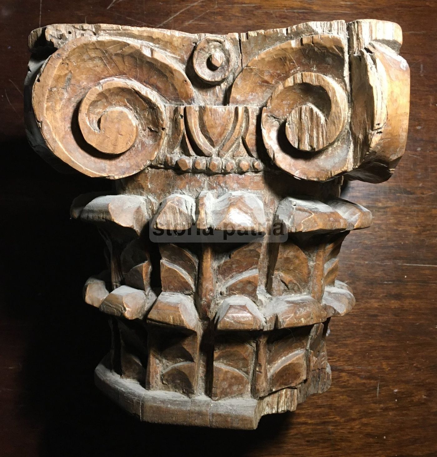 Capitello In Legno Intagliato: Scultura Architettonica Del XVIII Secolo