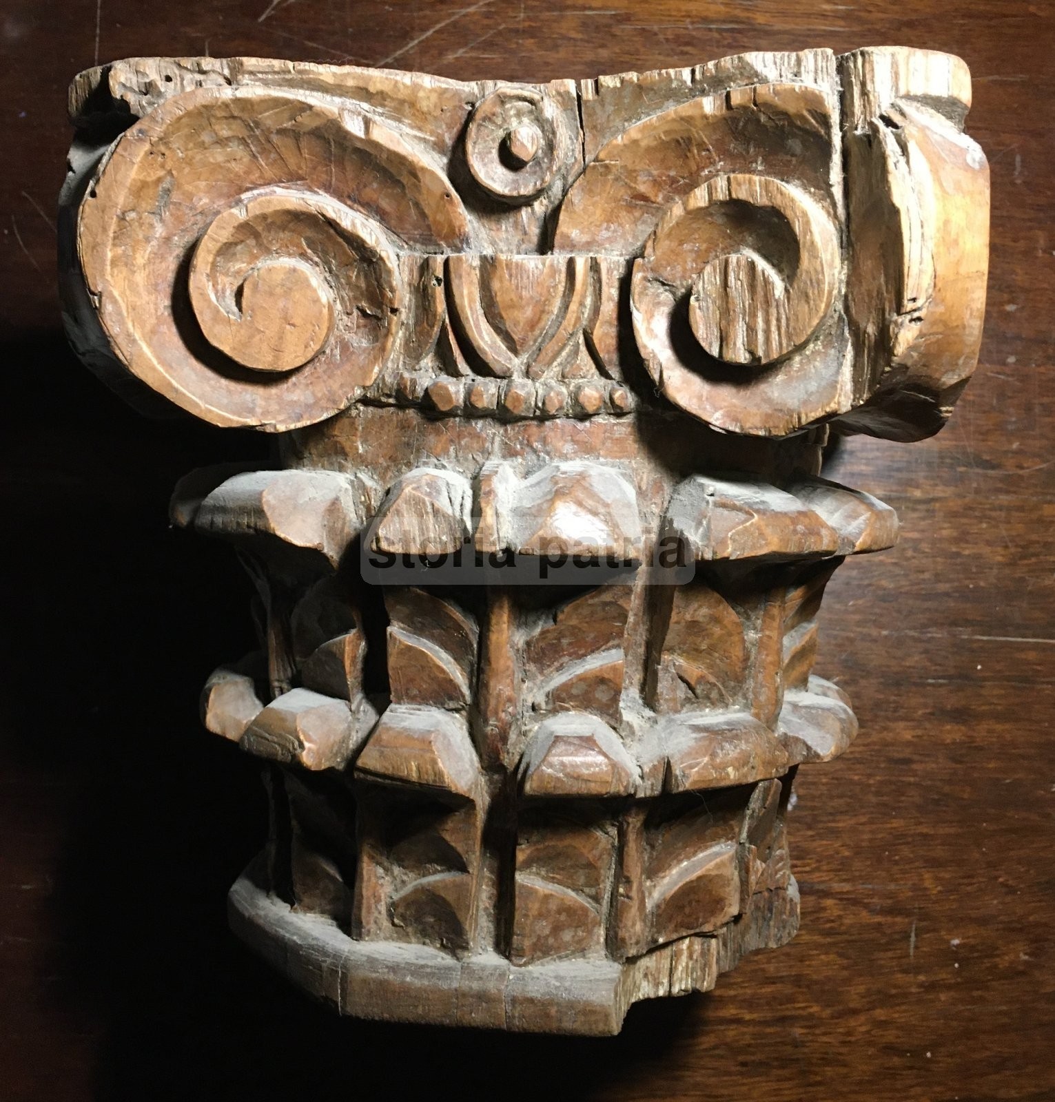 Capitello In Legno Intagliato: Scultura Architettonica Del XVIII Secolo