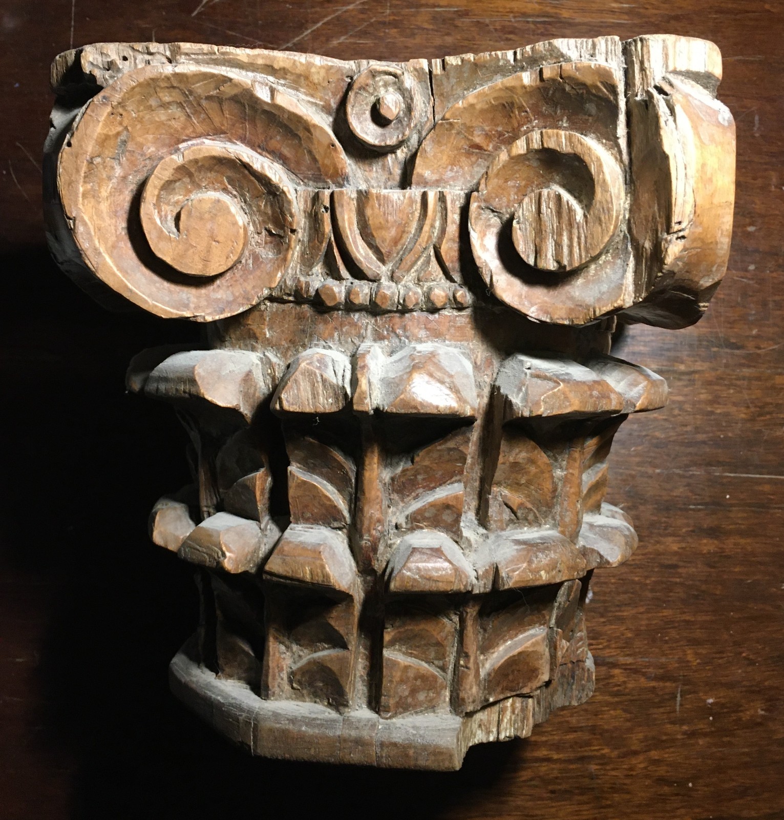 Capitello In Legno Intagliato: Scultura Architettonica Del XVIII Secolo