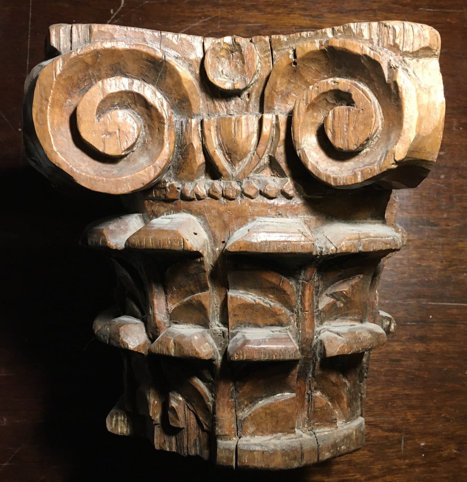 Capitello In Legno Intagliato: Scultura Architettonica Del XVIII Secolo