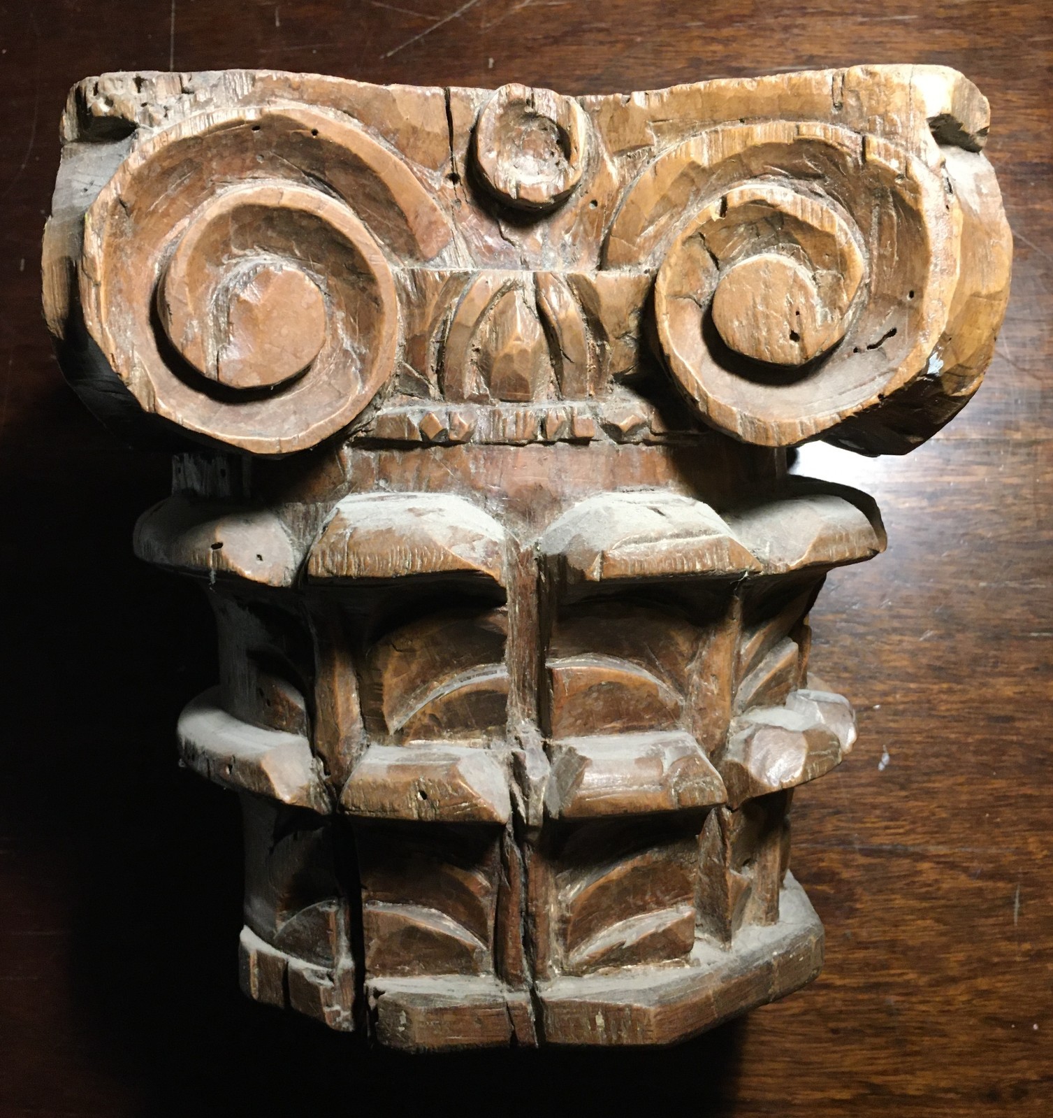 Capitello In Legno Intagliato: Scultura Architettonica Del XVIII Secolo