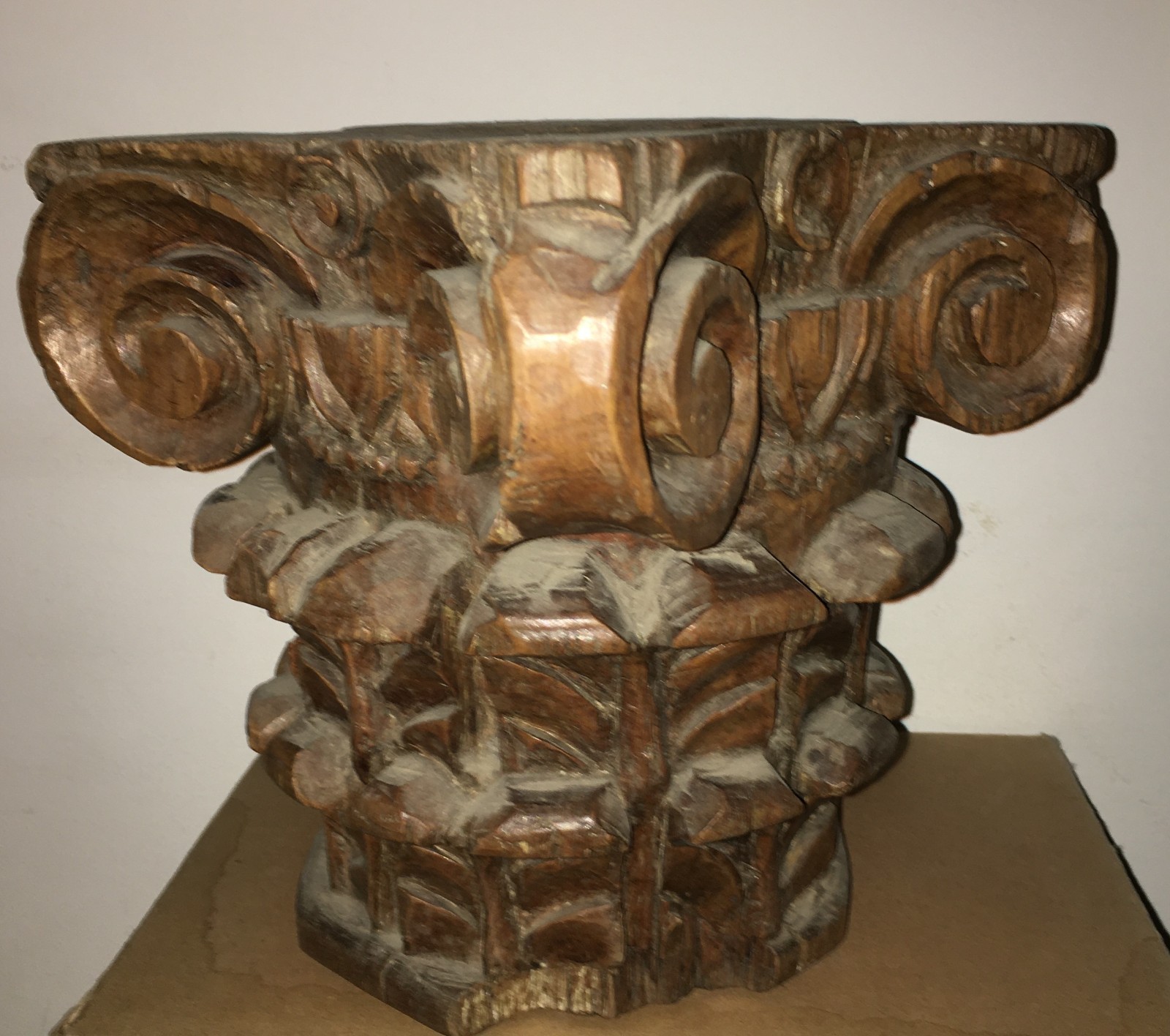 Capitello In Legno Intagliato: Scultura Architettonica Del XVIII Secolo