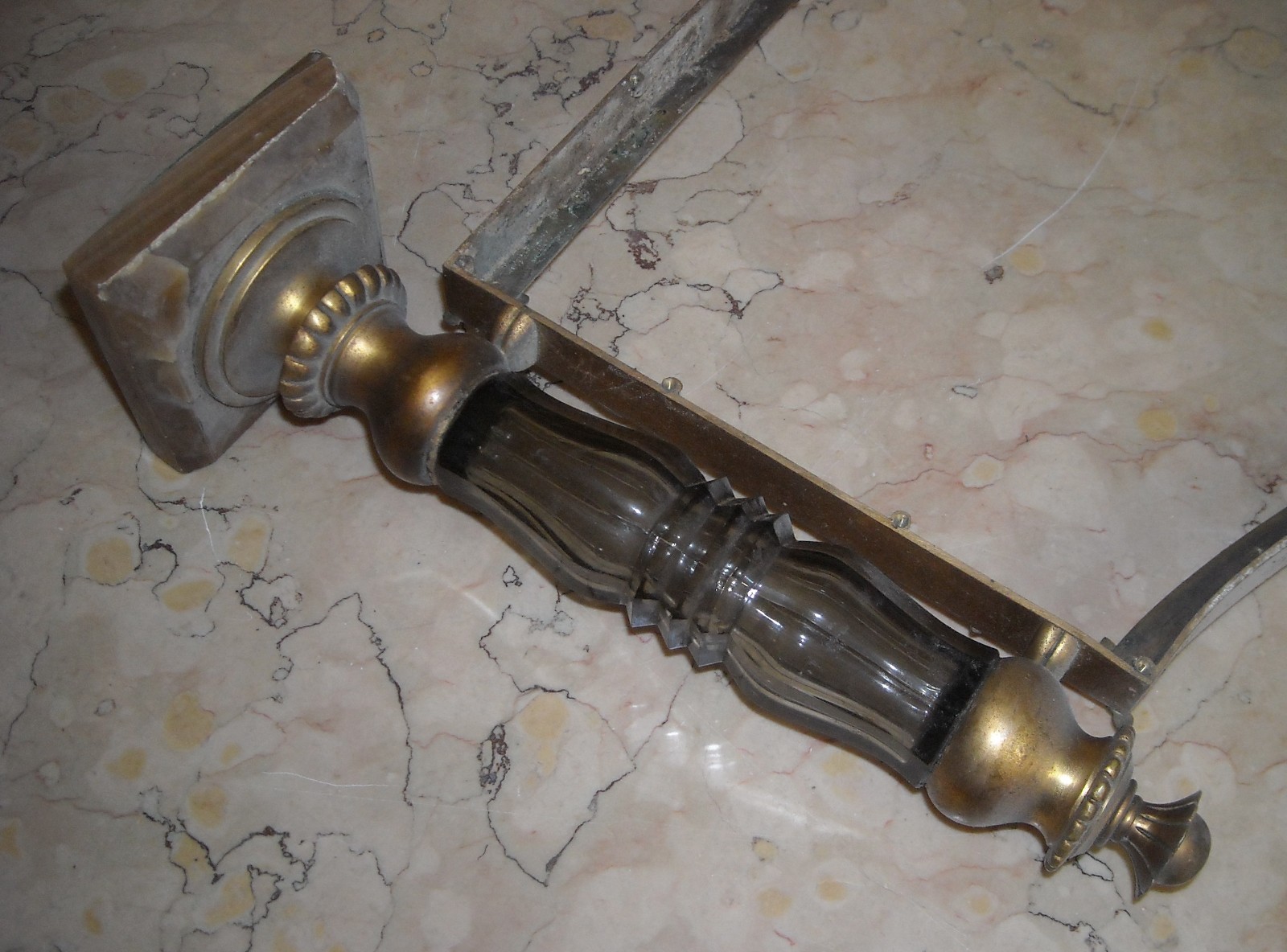 Cornice d'Epoca In Ottone Dorato Con Inserti In Vetro E Basi In Marmo