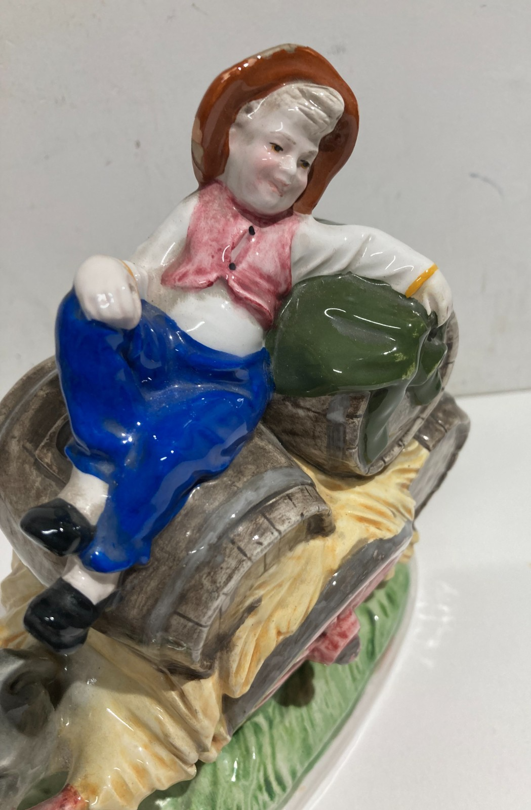 Gruppo Scultoreo In Ceramica Policroma: Carretto Con Botti Di Vino, Marcato