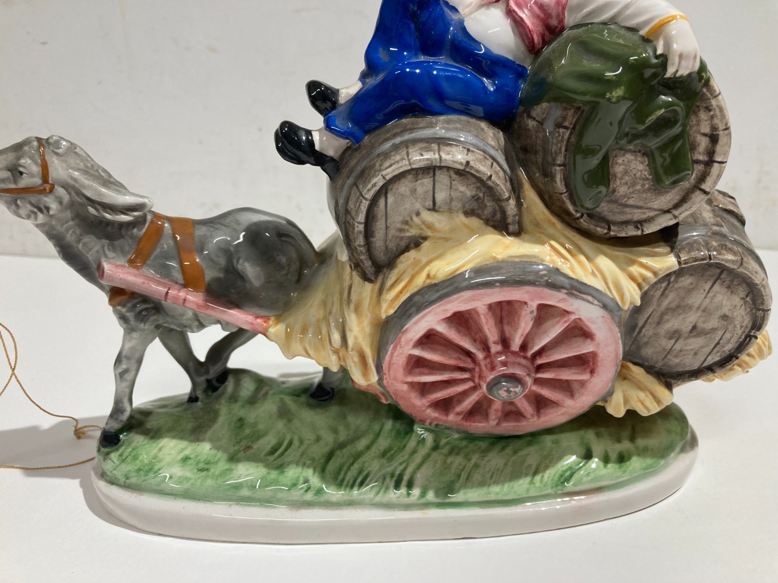 Gruppo Scultoreo In Ceramica Policroma: Carretto Con Botti Di Vino, Marcato